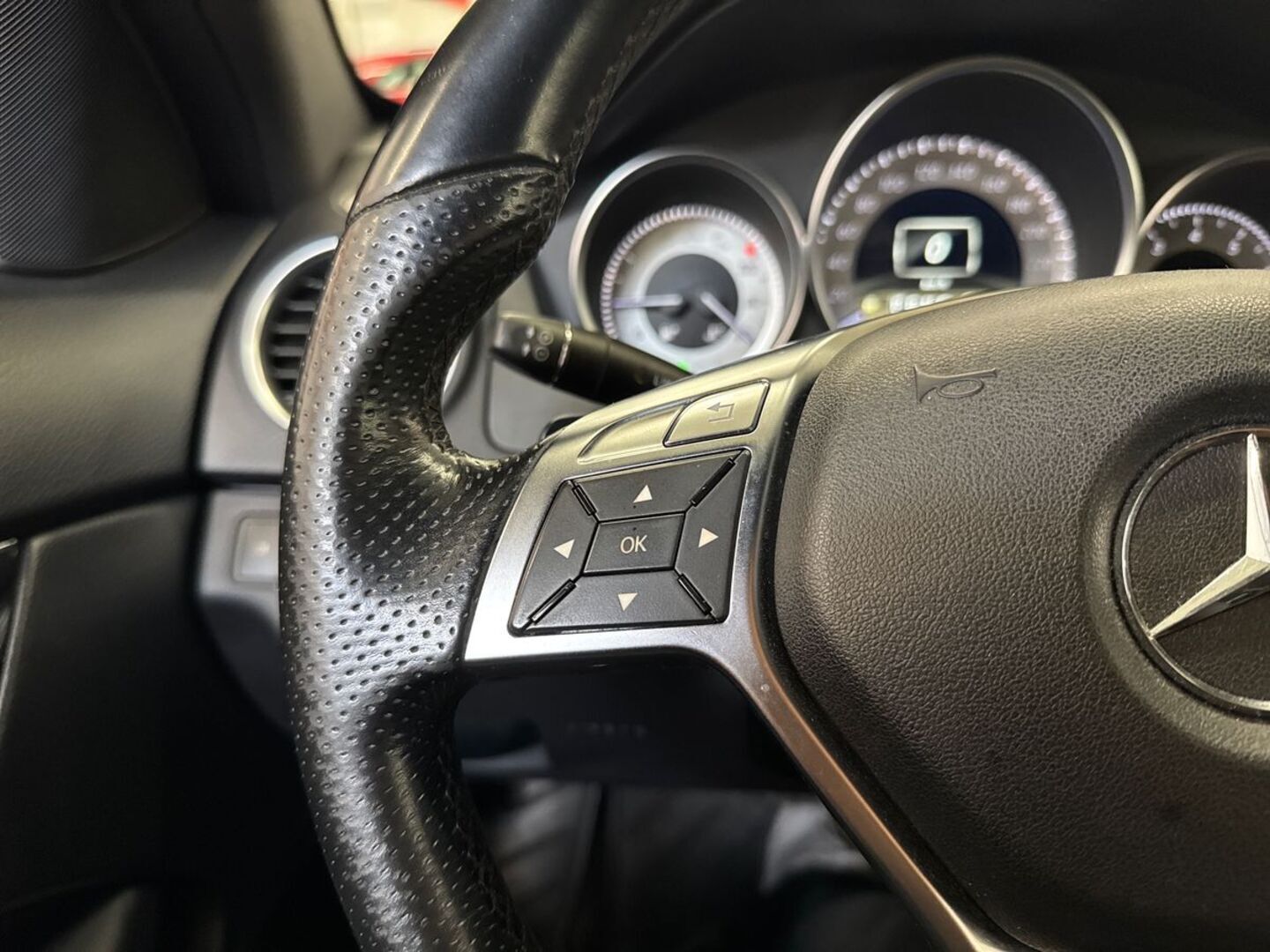 MERCEDES-BENZ C 2012