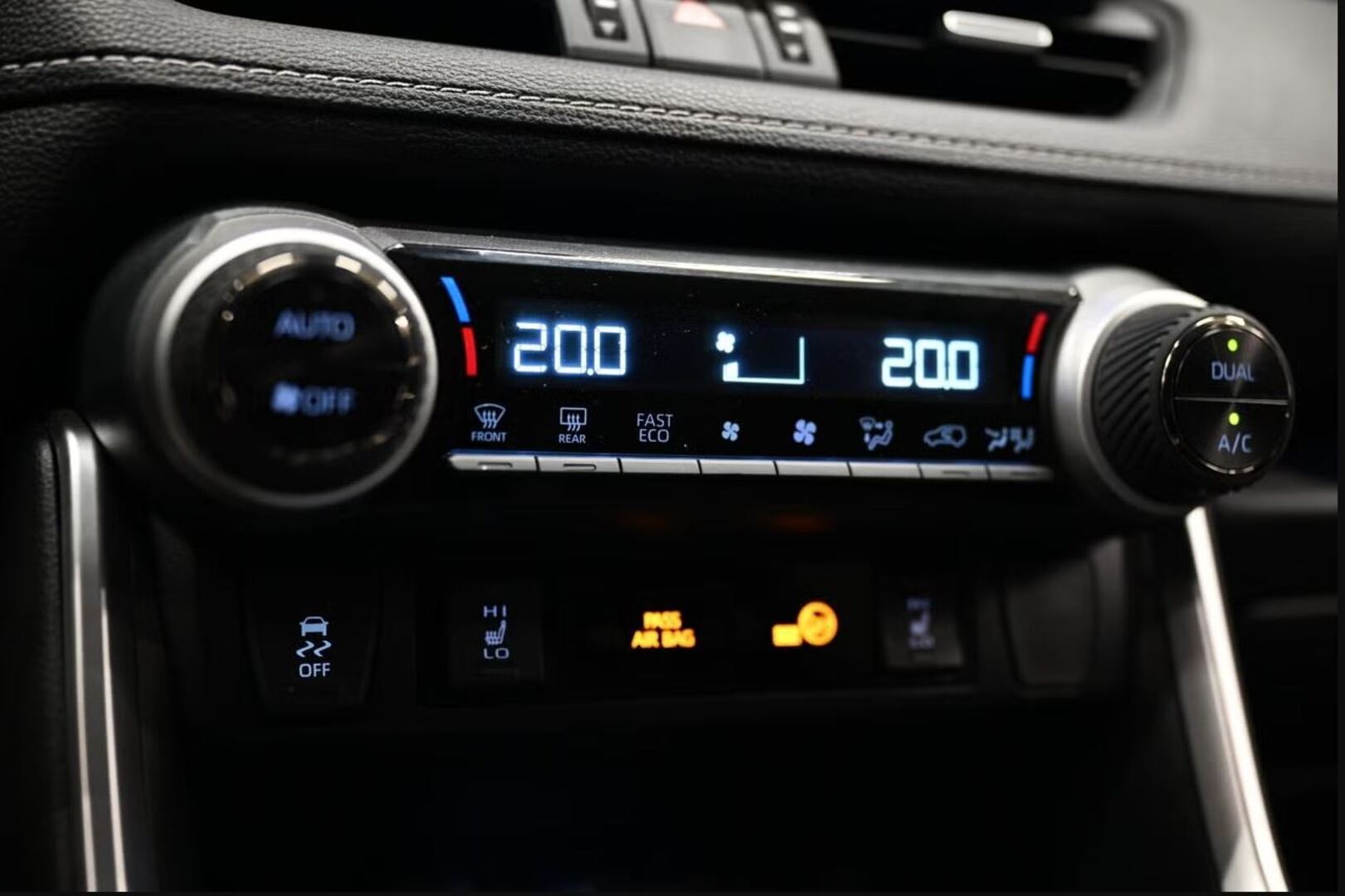 TOYOTA RAV4 2025
