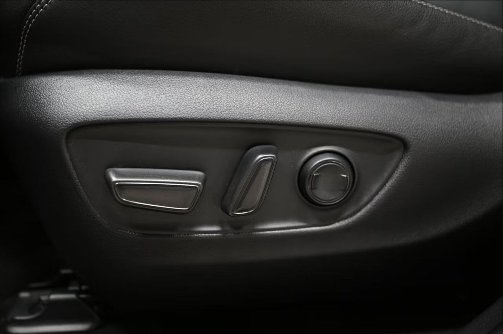 TOYOTA RAV4 2025