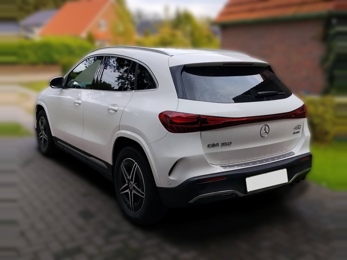 MERCEDES-BENZ EQA 2025