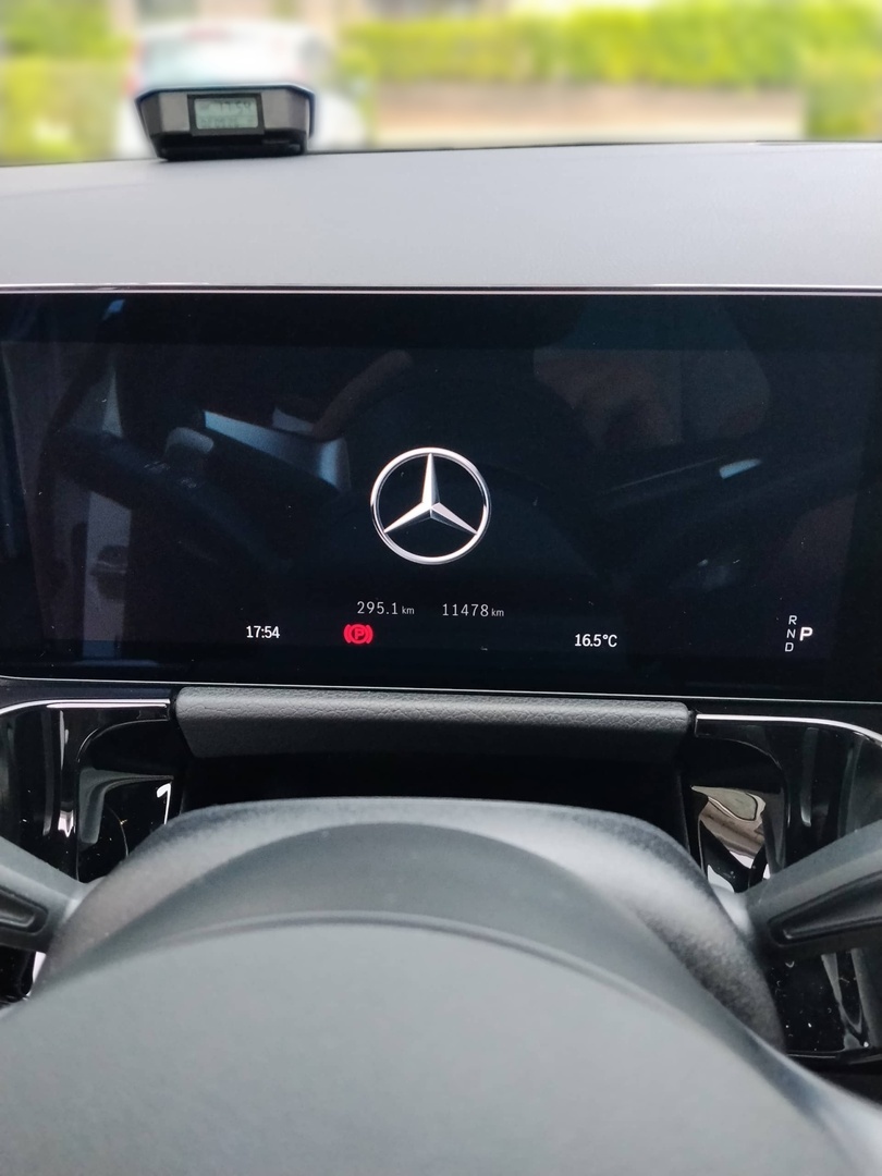 MERCEDES-BENZ EQA 2025