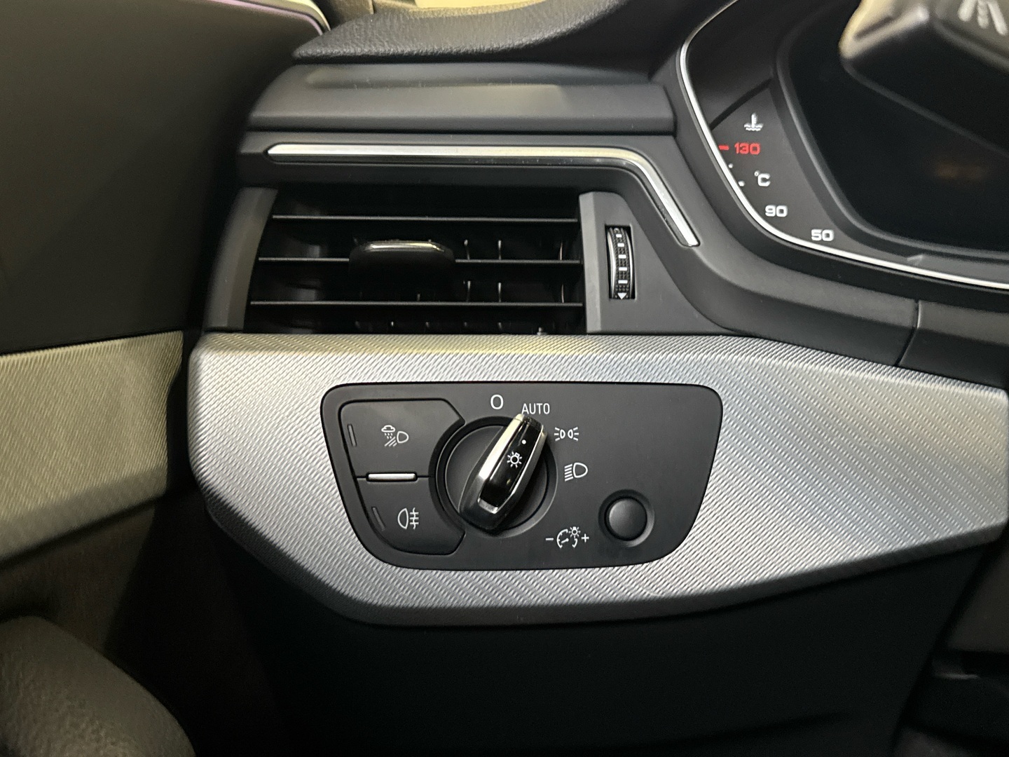 AUDI A4 2016