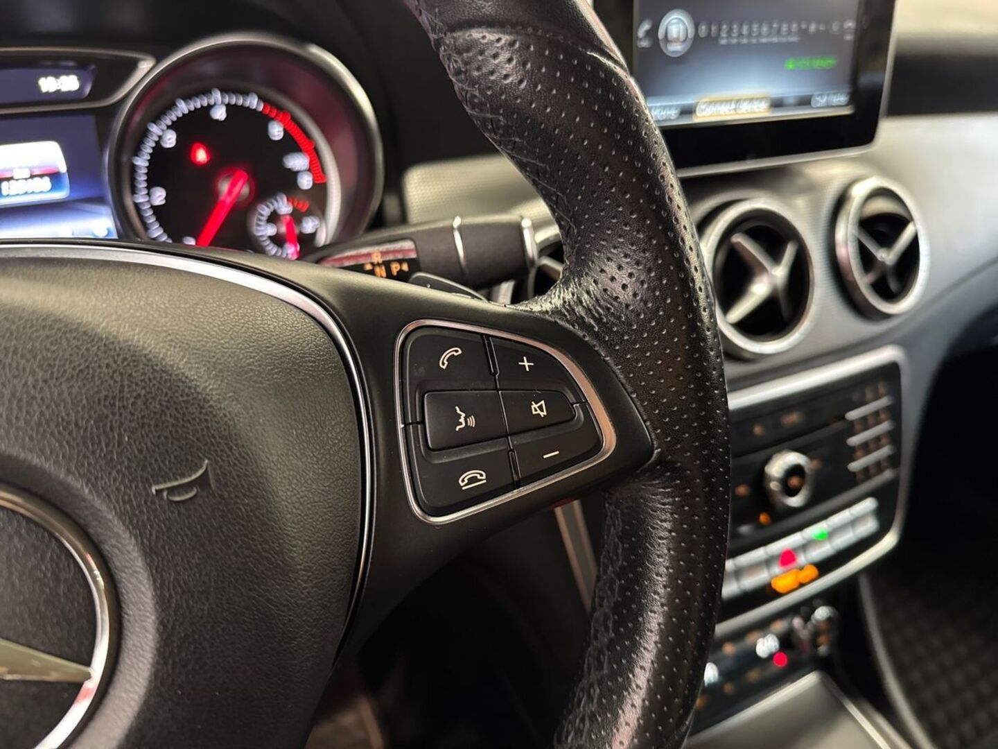 MERCEDES-BENZ CLA 21