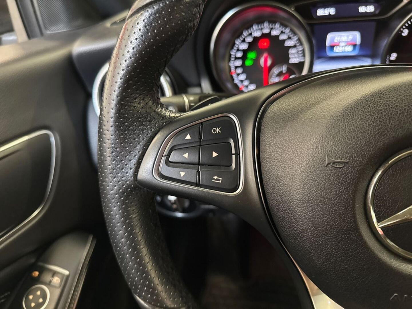 MERCEDES-BENZ CLA 22