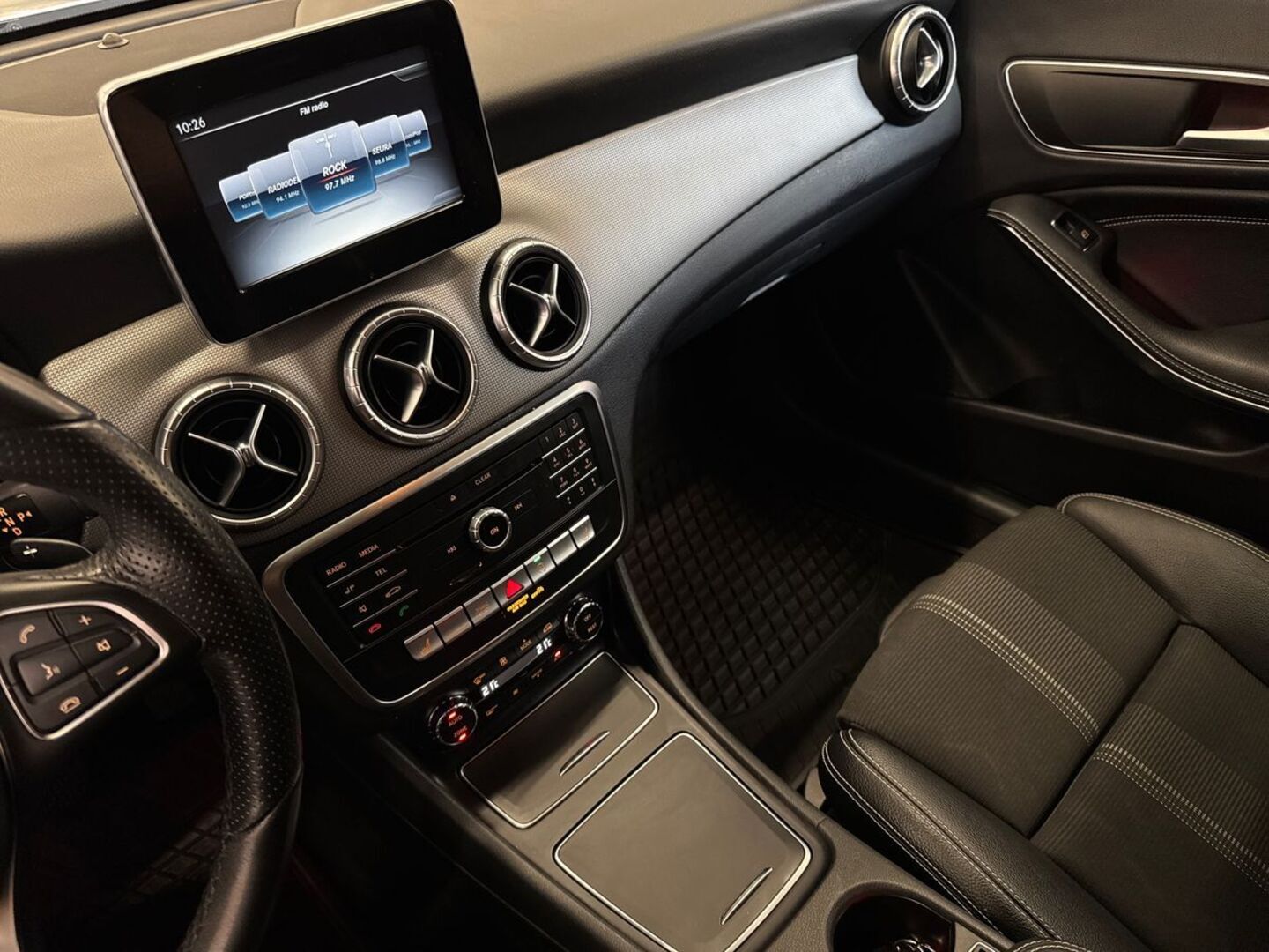 MERCEDES-BENZ CLA 25