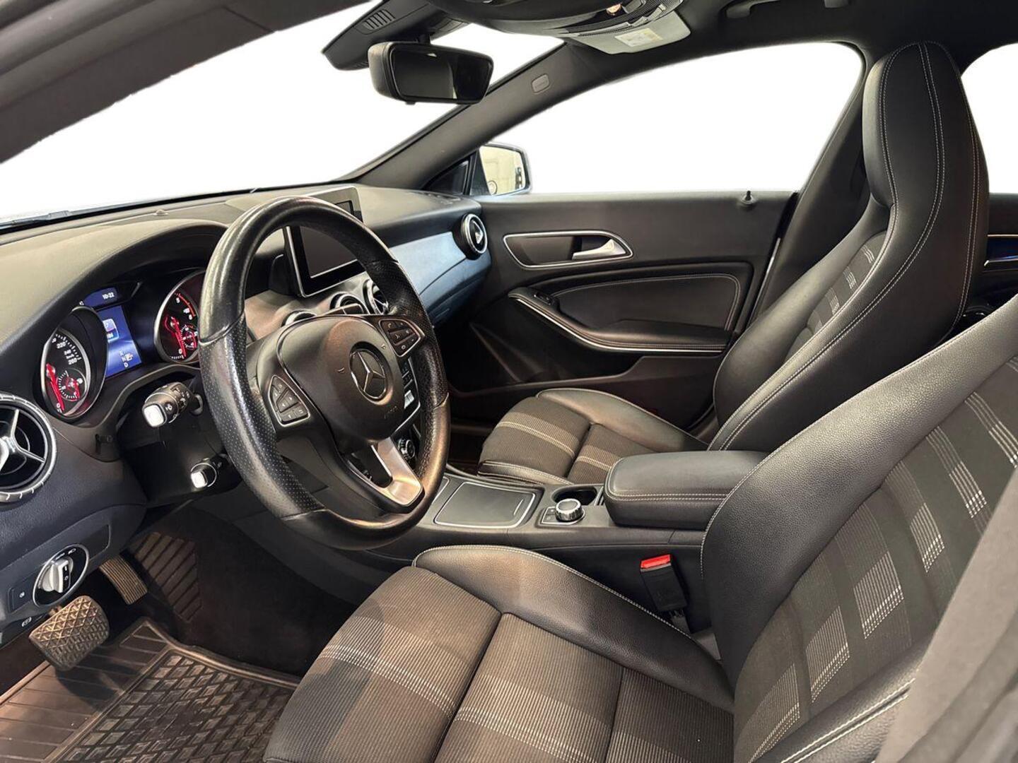 MERCEDES-BENZ CLA 7