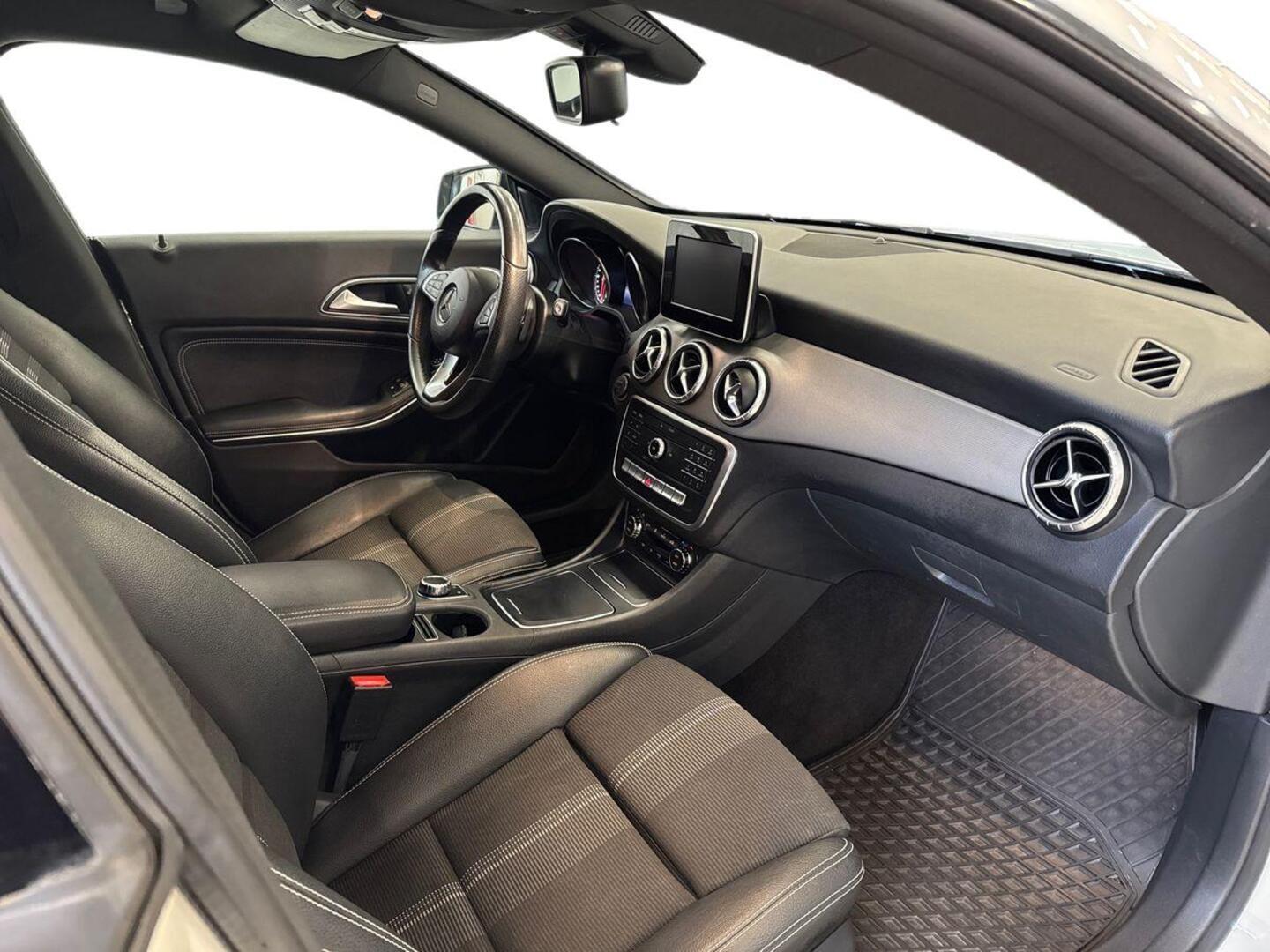 MERCEDES-BENZ CLA 9