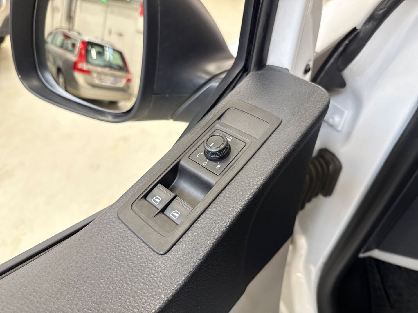 VOLKSWAGEN Transporter 13