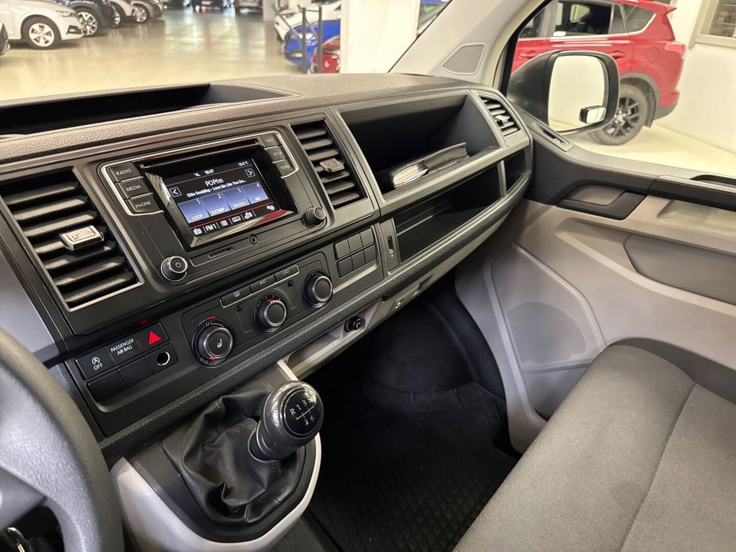 VOLKSWAGEN Transporter 18