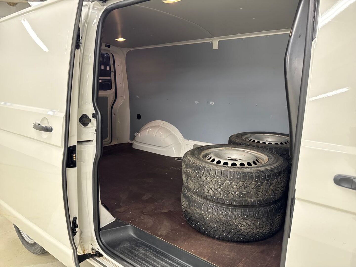 VOLKSWAGEN Transporter 5
