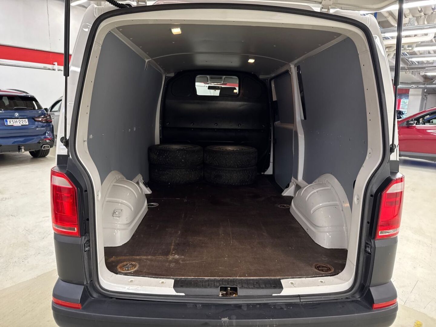 VOLKSWAGEN Transporter 9