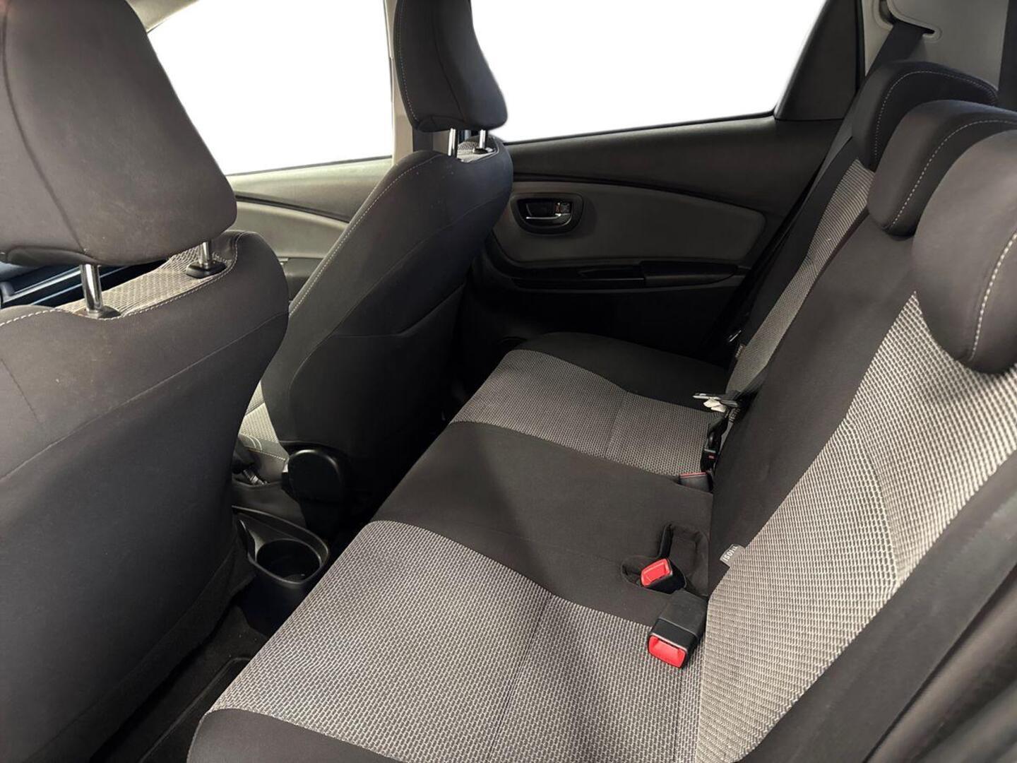 TOYOTA Yaris 2016
