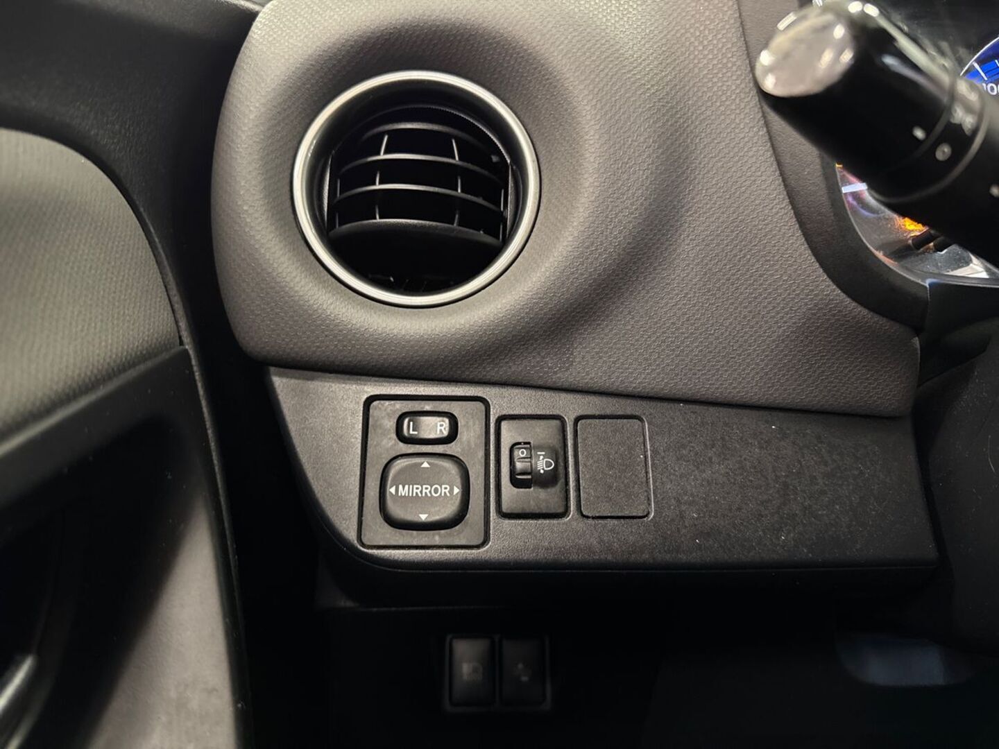 TOYOTA Yaris 2016