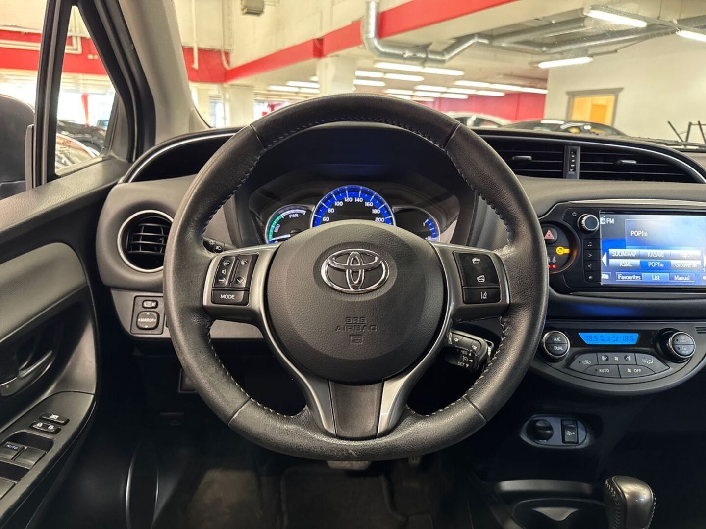 TOYOTA Yaris 2016