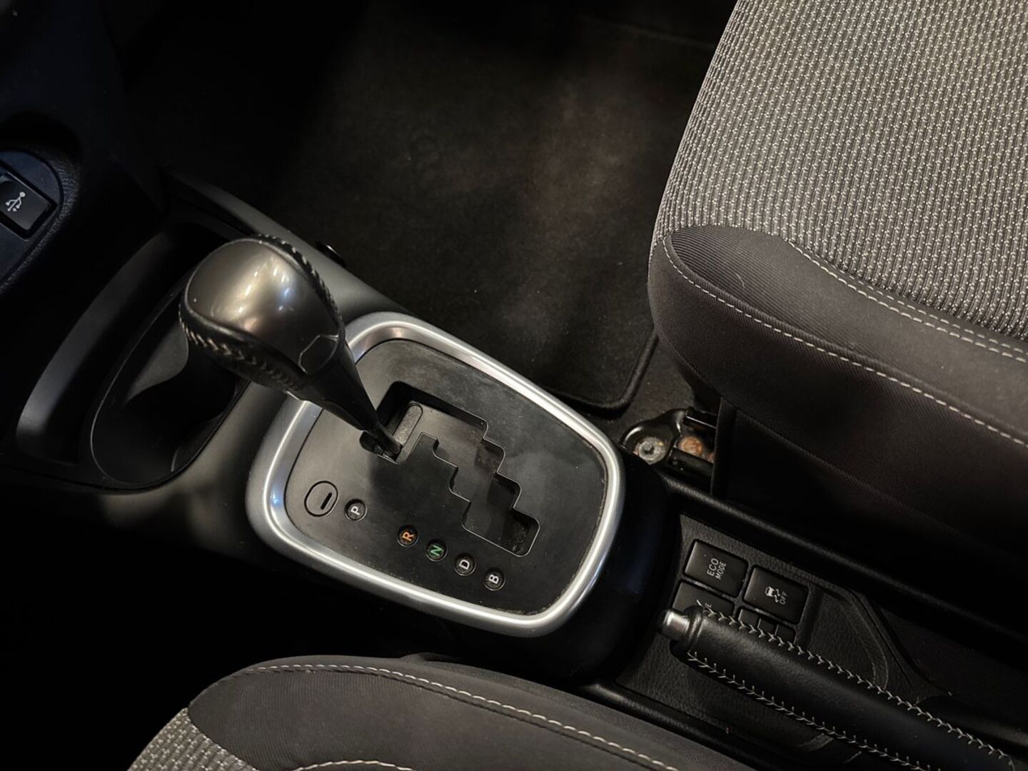 TOYOTA Yaris 2016