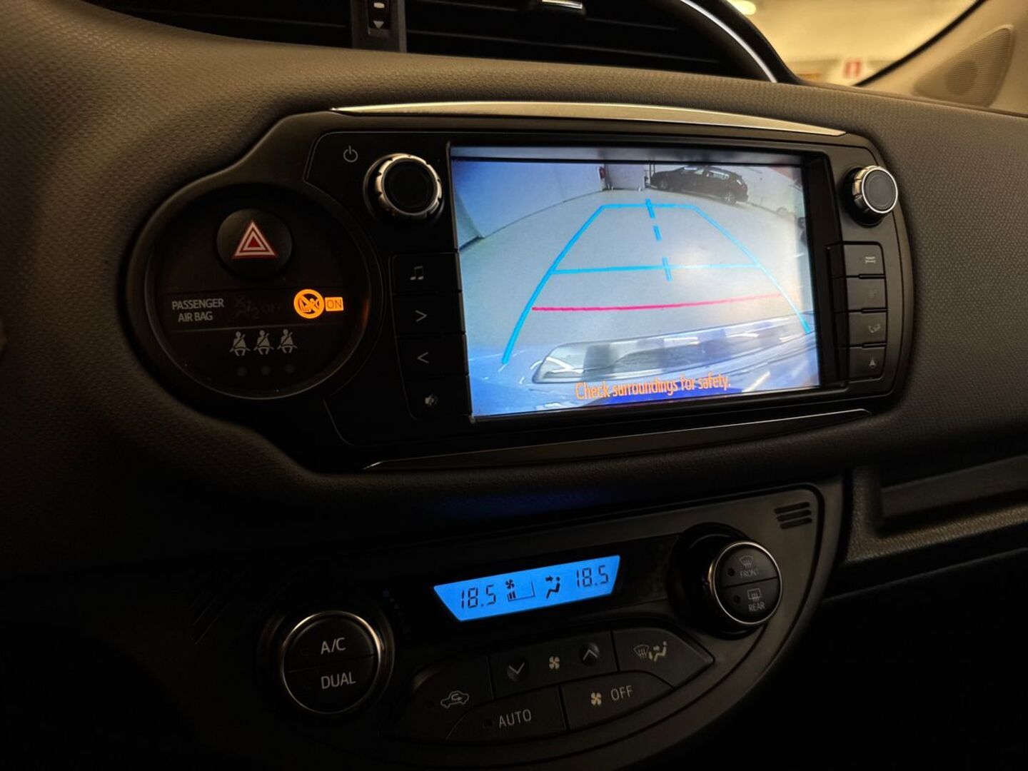 TOYOTA Yaris 2016