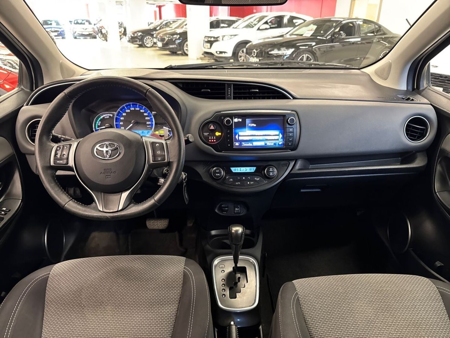 TOYOTA Yaris 2016