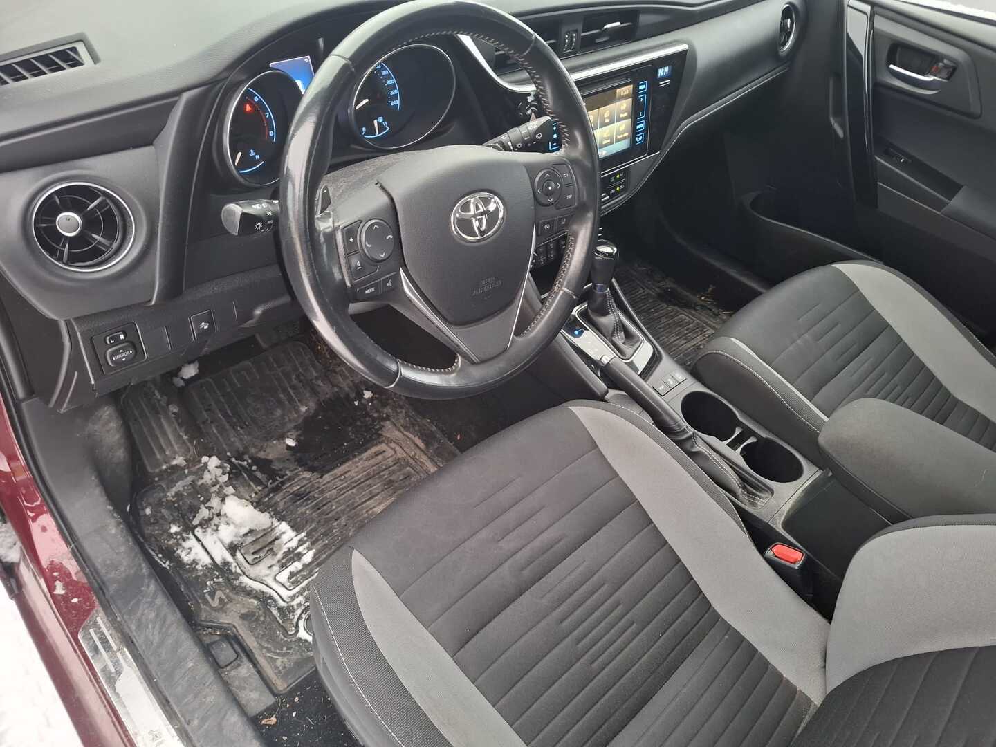 TOYOTA Auris 2017