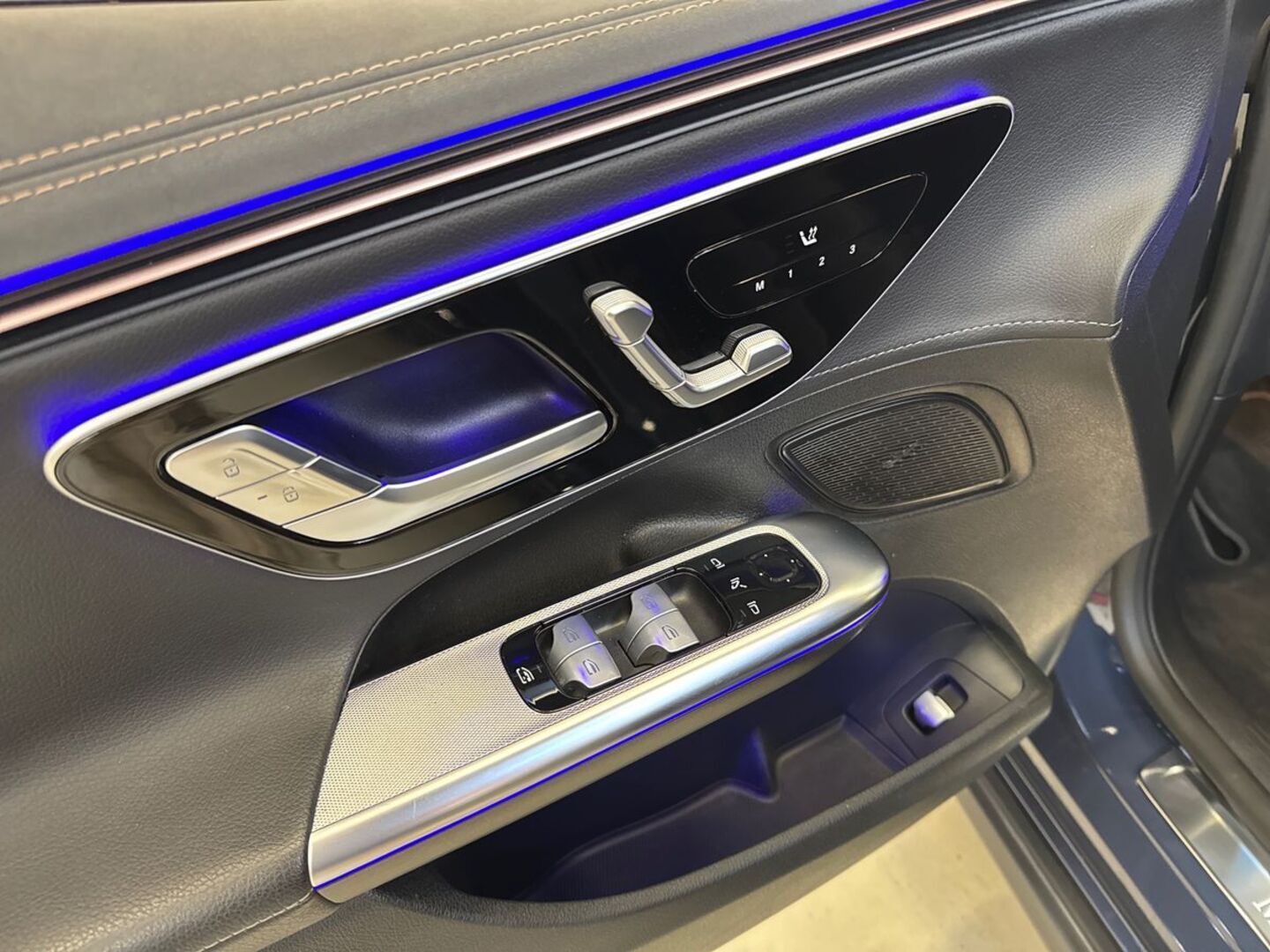 MERCEDES-BENZ EQE 2023