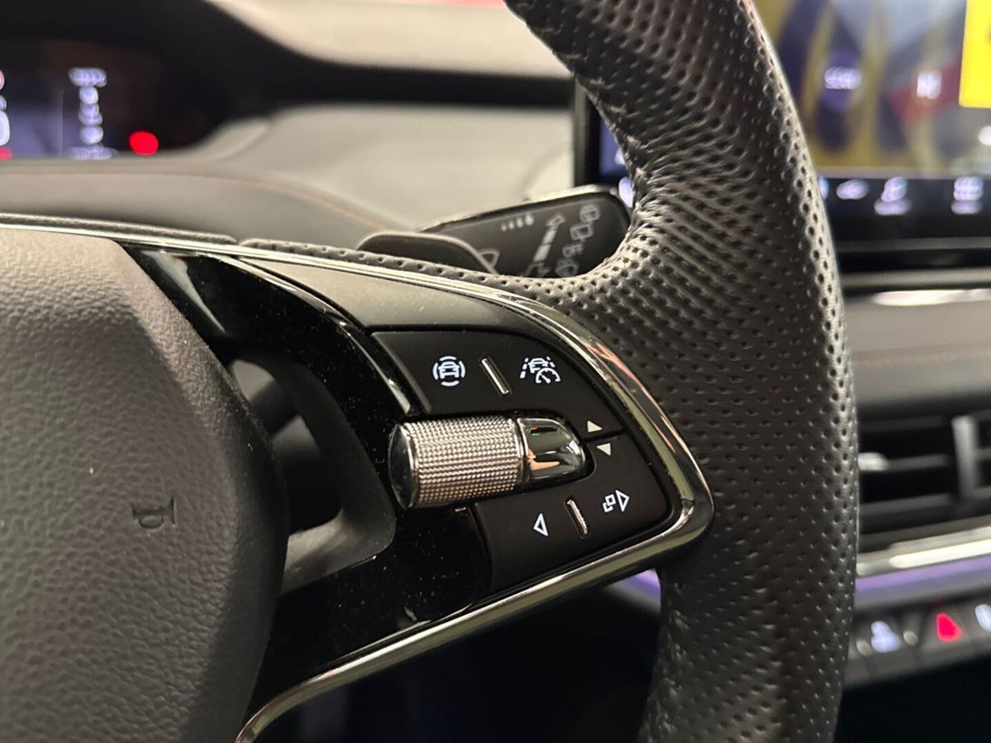 SKODA Enyaq 2023