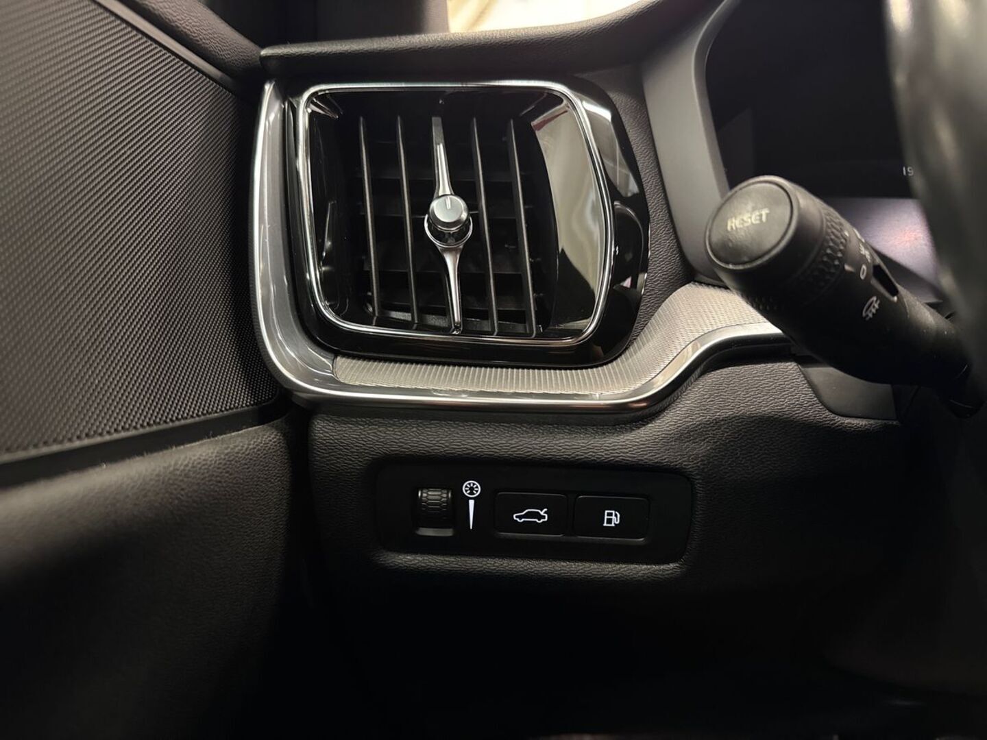 VOLVO V60 2020