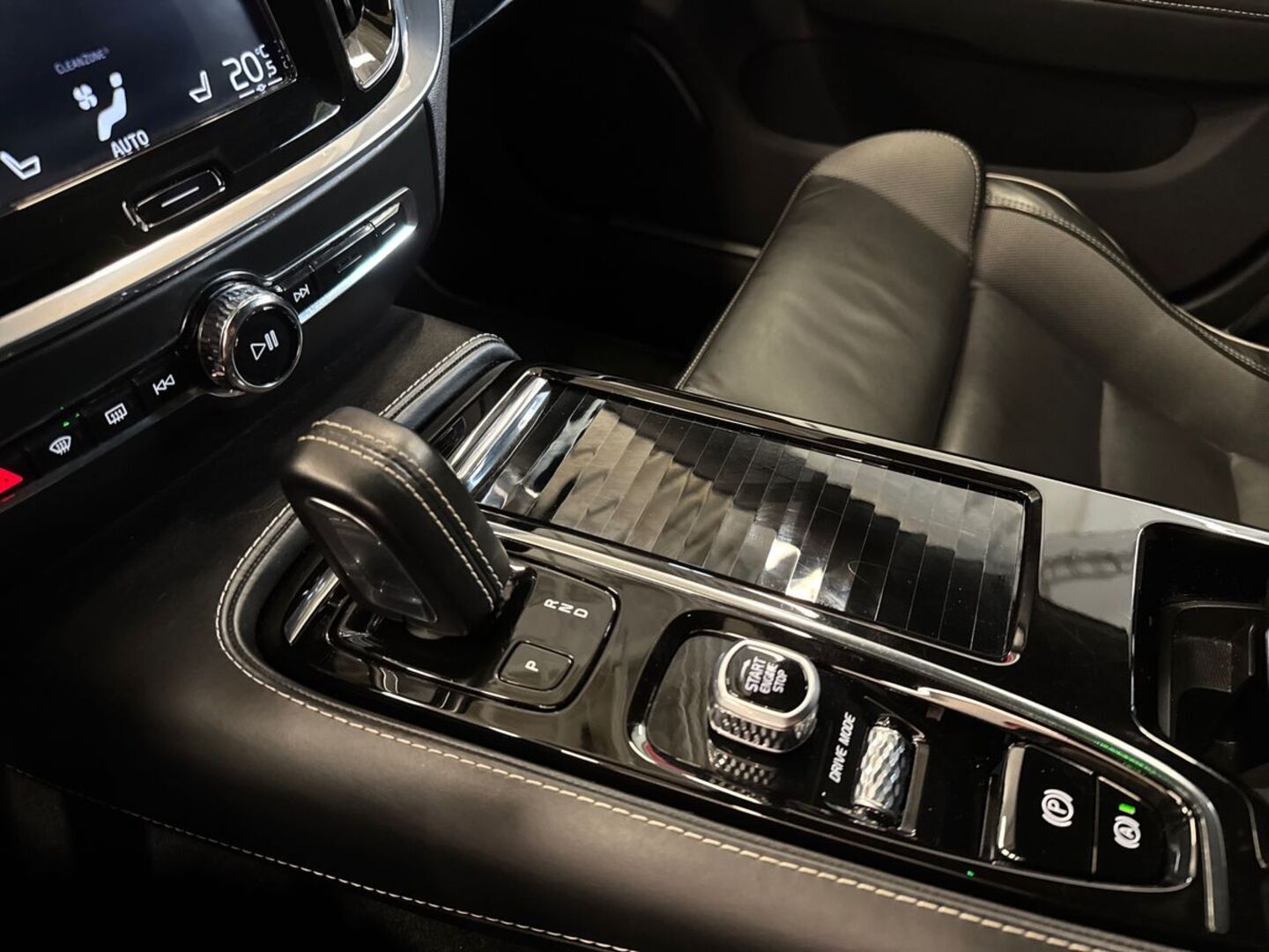 VOLVO V60 2020