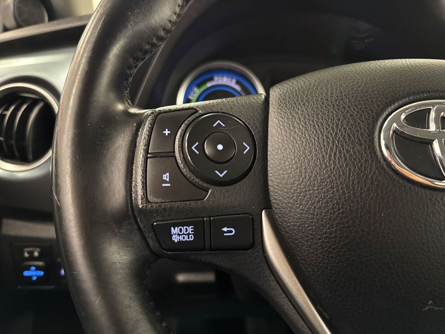 TOYOTA Auris 2014