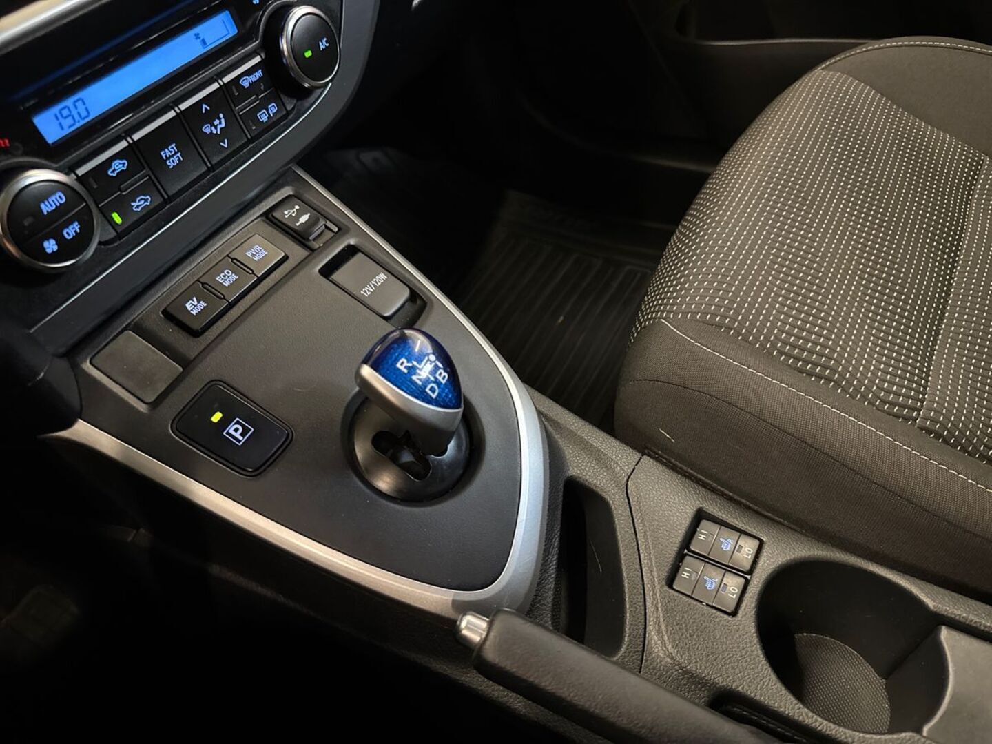 TOYOTA Auris 2014