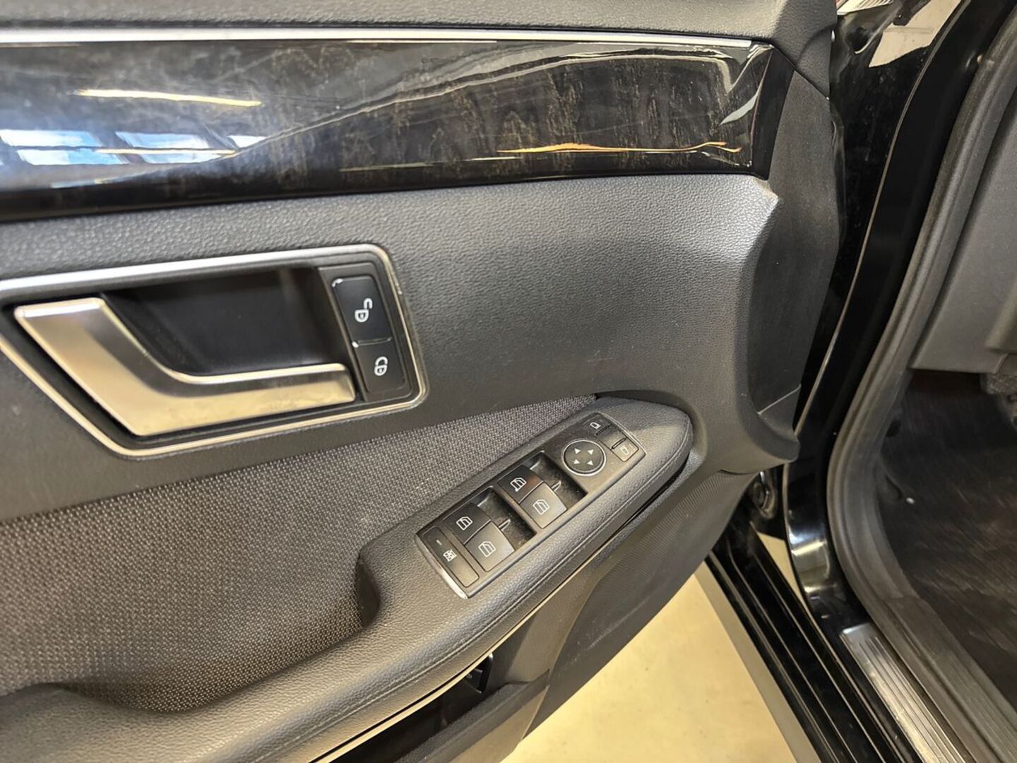 MERCEDES-BENZ E 2012