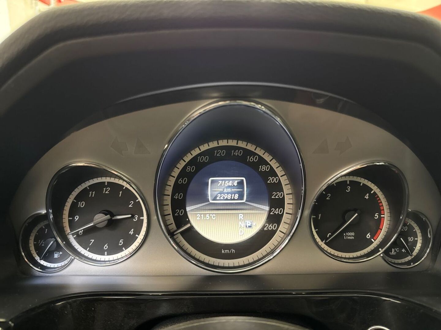 MERCEDES-BENZ E 2012