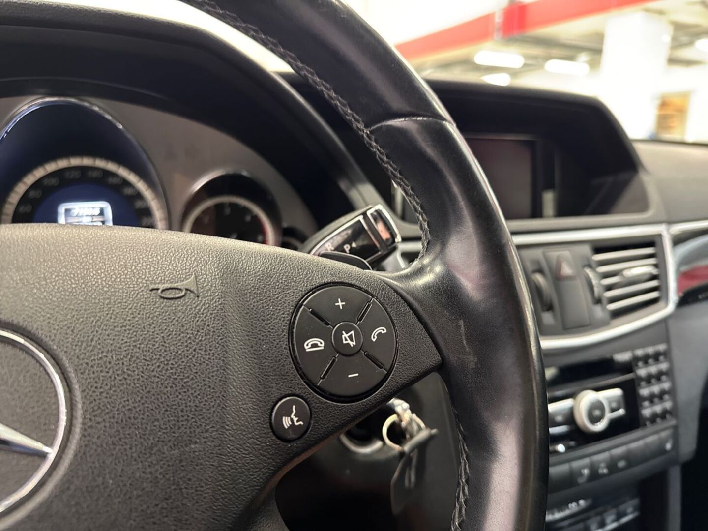 MERCEDES-BENZ E 2012