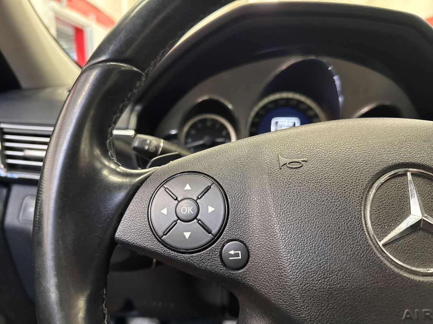 MERCEDES-BENZ E 2012