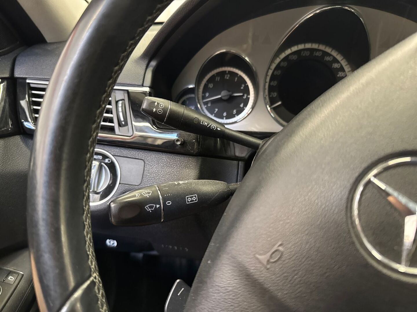 MERCEDES-BENZ E 2012