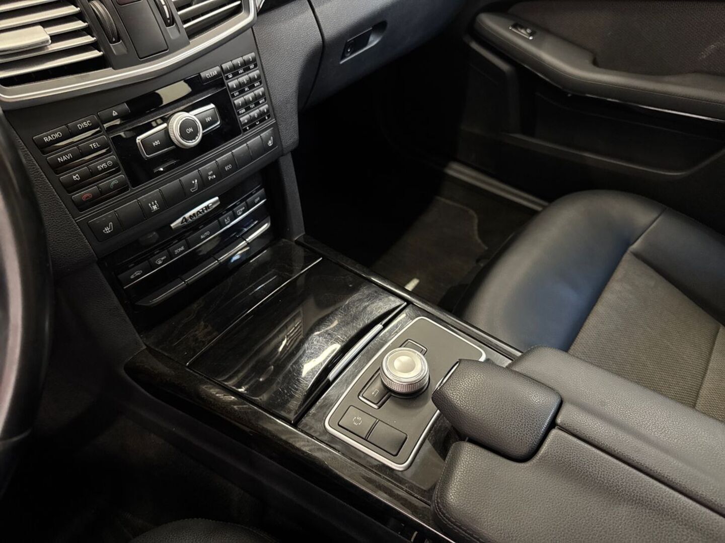 MERCEDES-BENZ E 2012