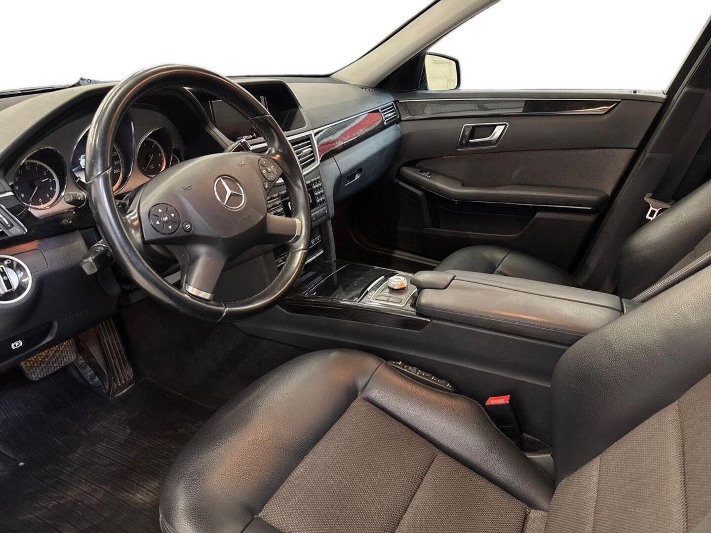 MERCEDES-BENZ E 2012