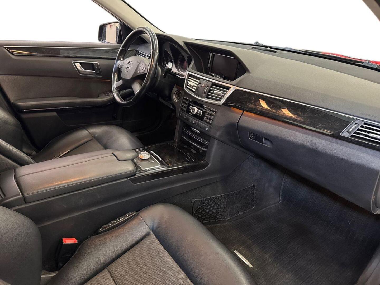 MERCEDES-BENZ E 2012