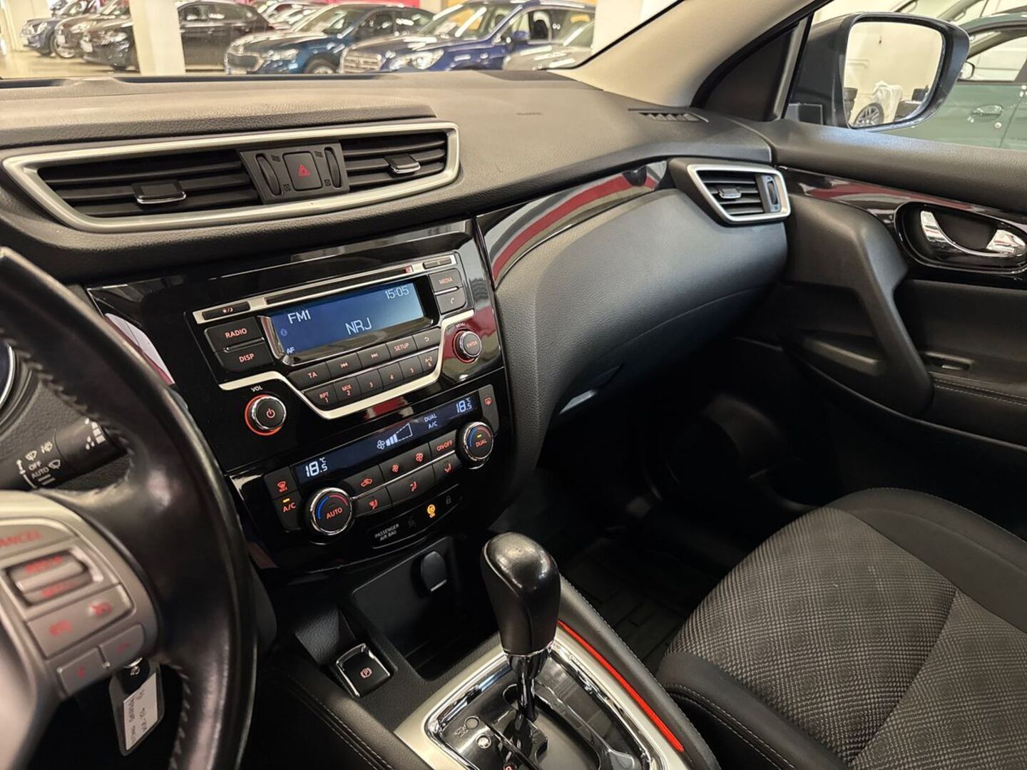 NISSAN Qashqai 2017