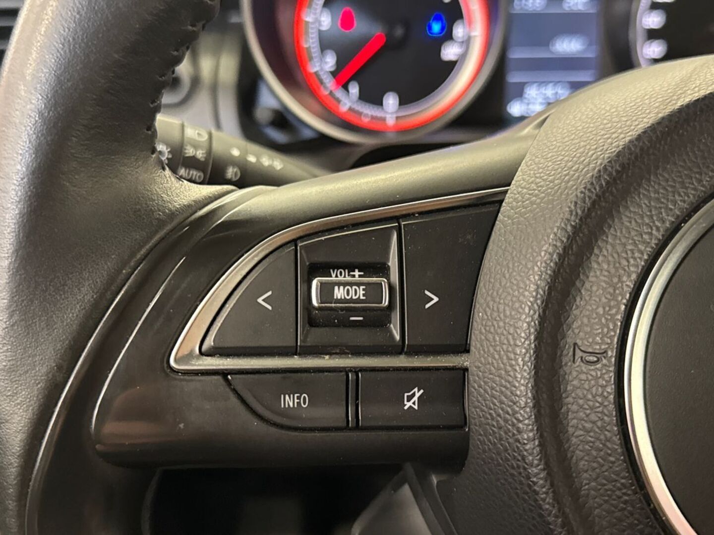 SUZUKI Swift 2017
