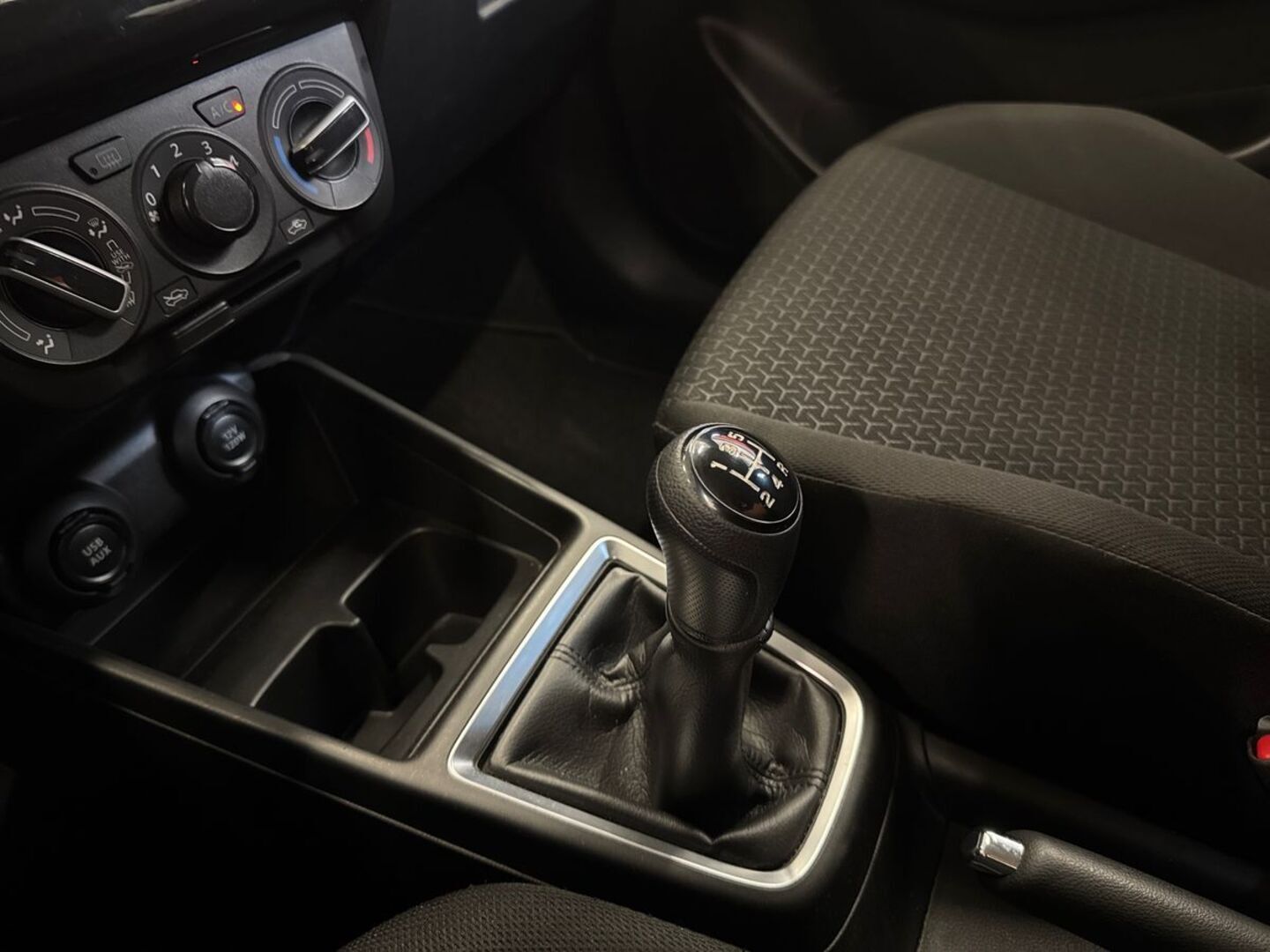 SUZUKI Swift 2017