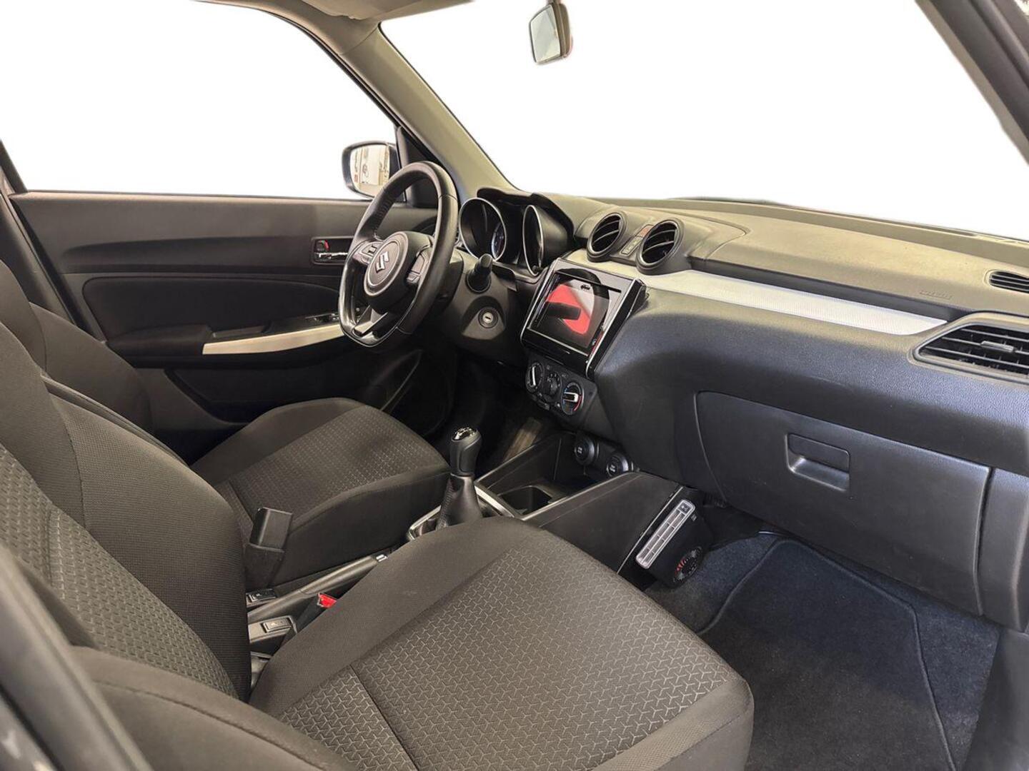 SUZUKI Swift 2017