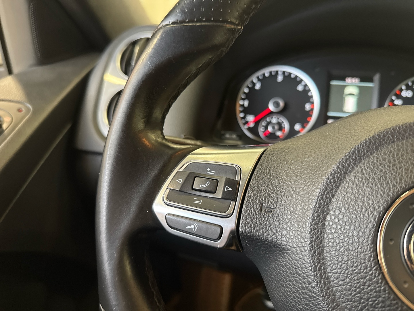 VOLKSWAGEN Tiguan 2014