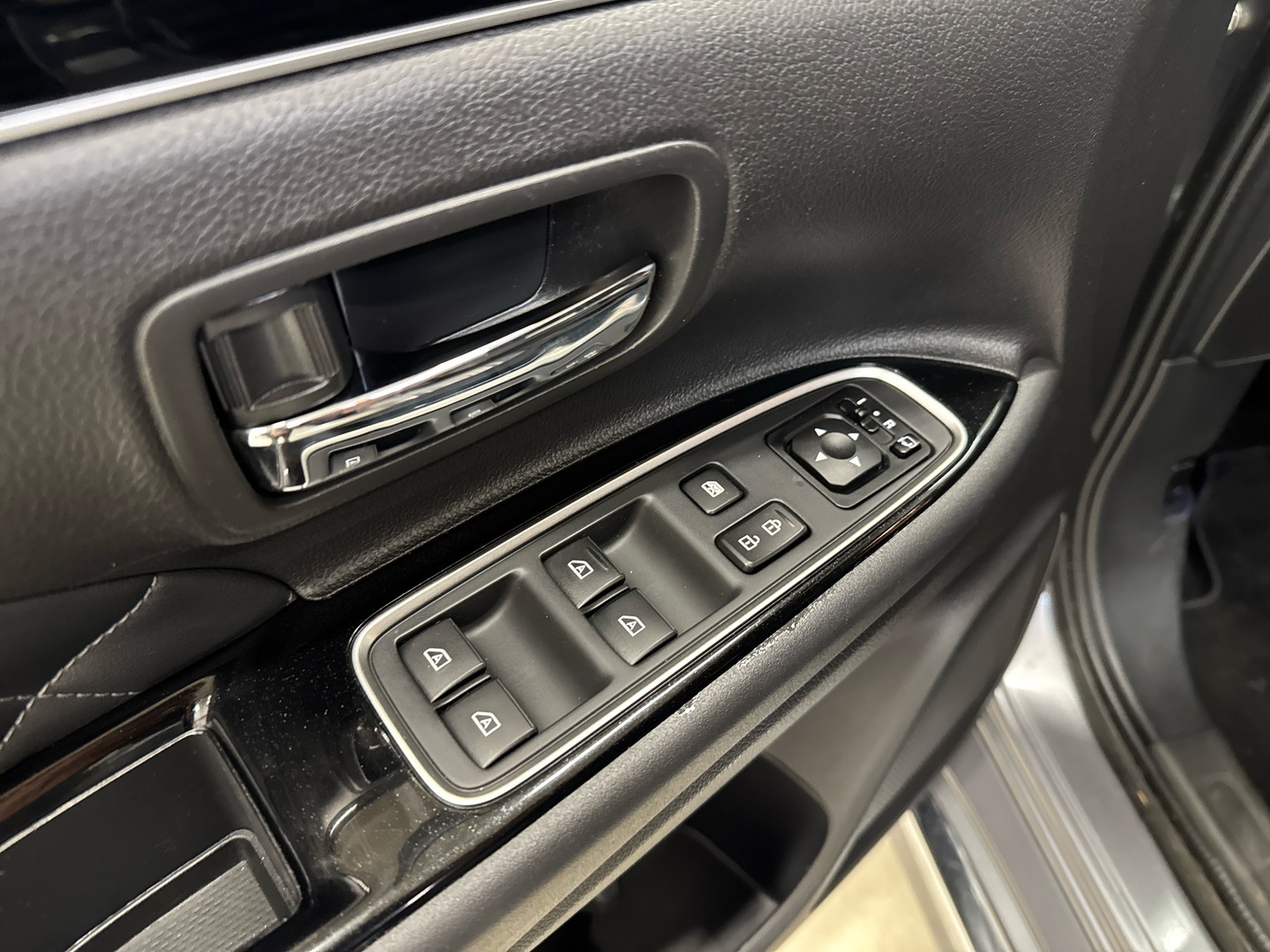 MITSUBISHI Outlander PHEV 2018