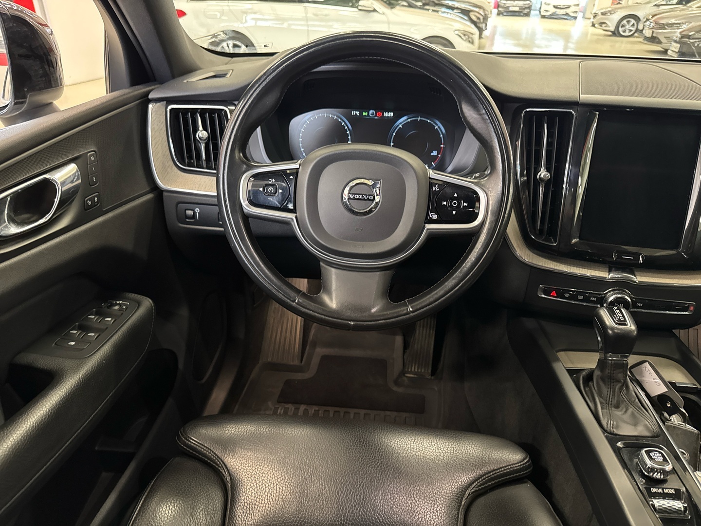 VOLVO XC60 2018