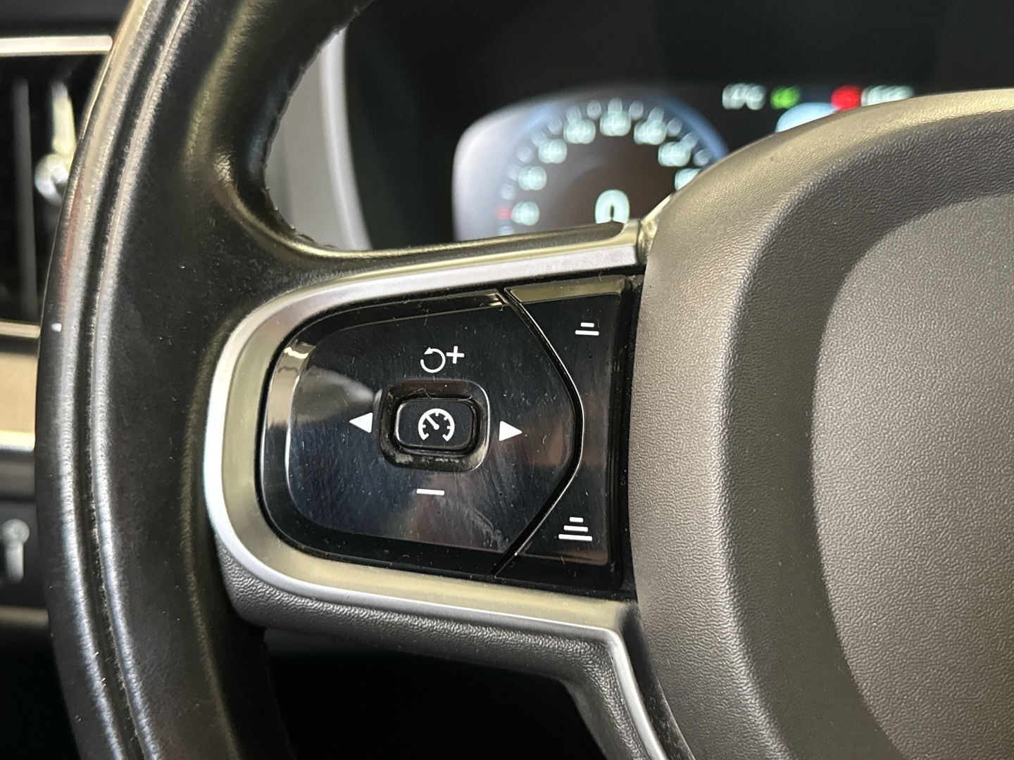 VOLVO XC60 2018