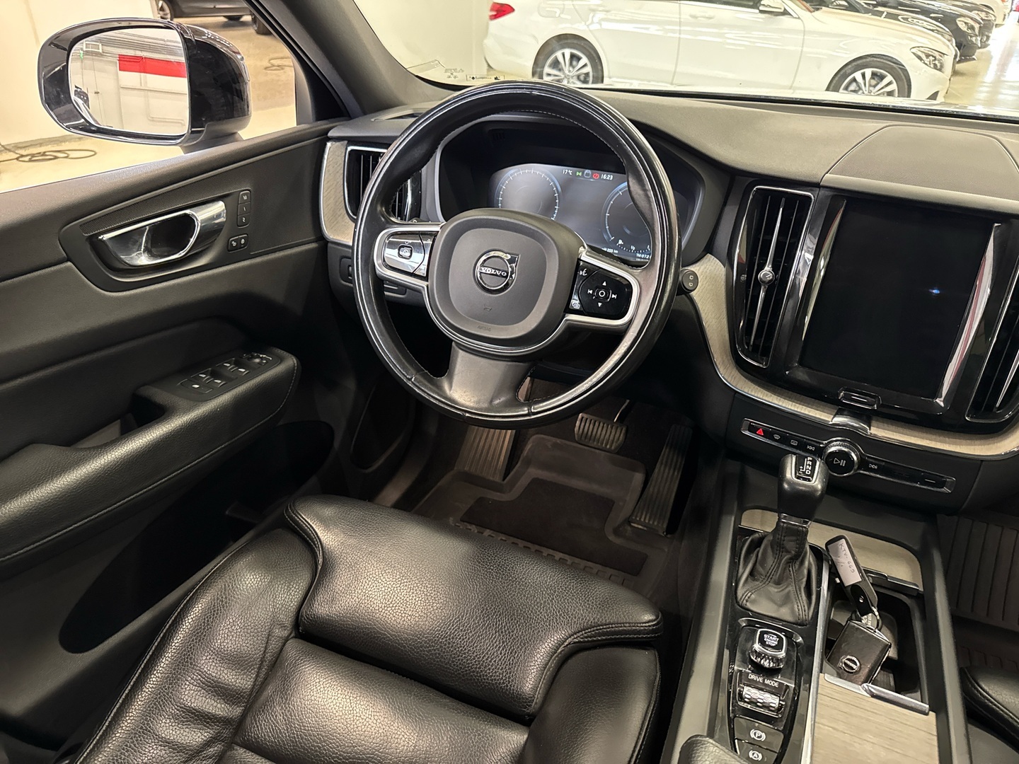VOLVO XC60 2018