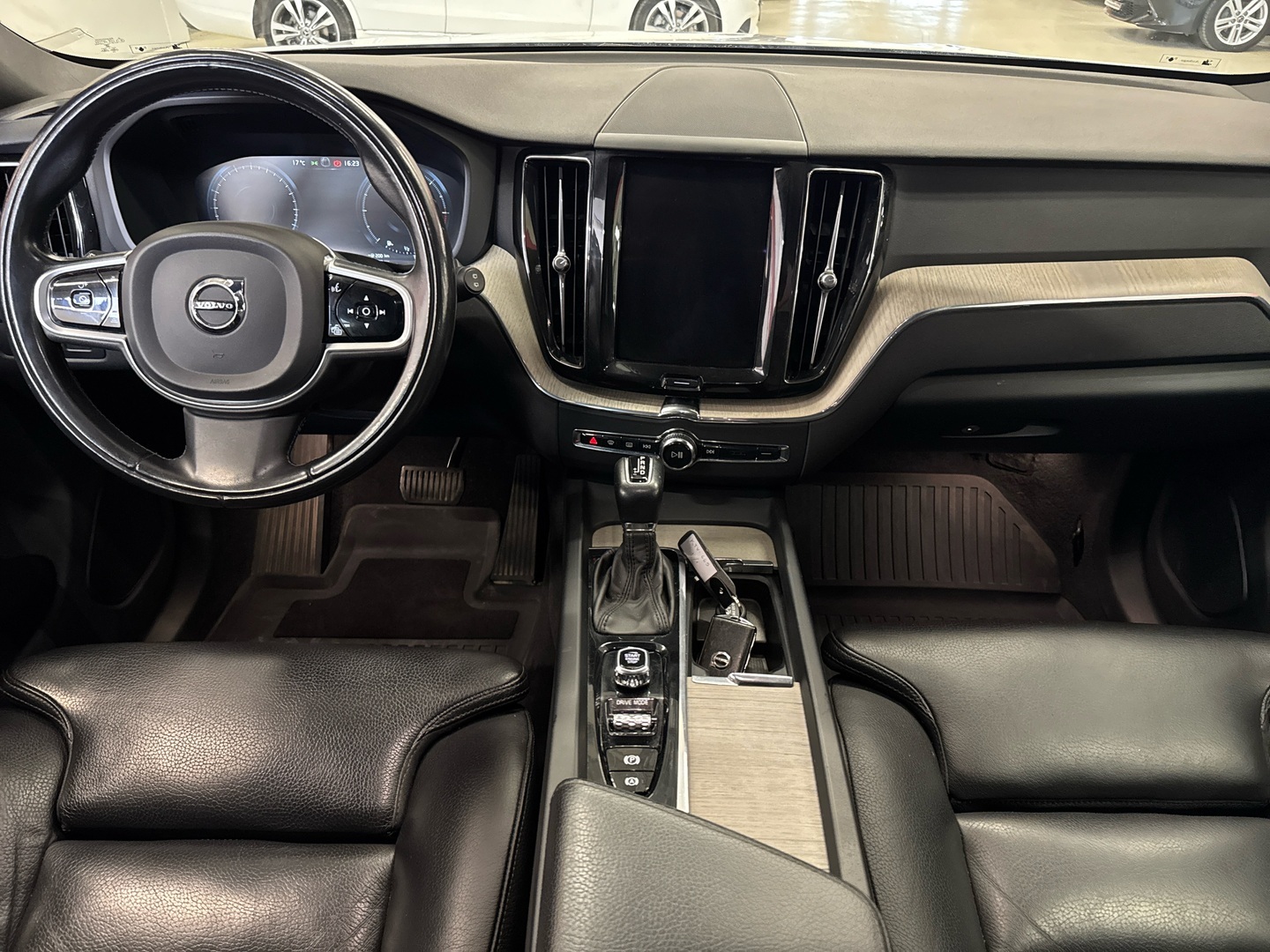 VOLVO XC60 2018