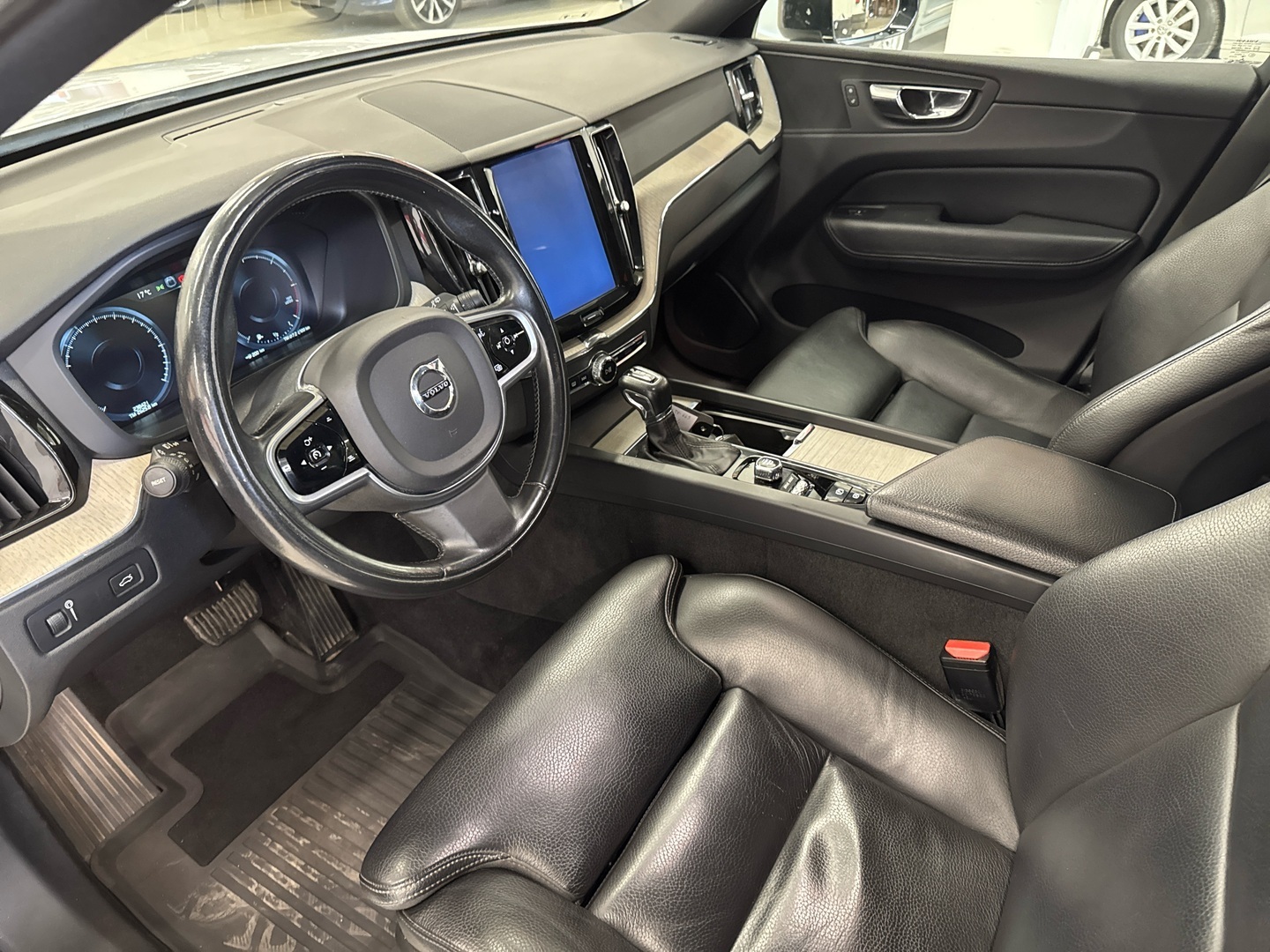 VOLVO XC60 2018
