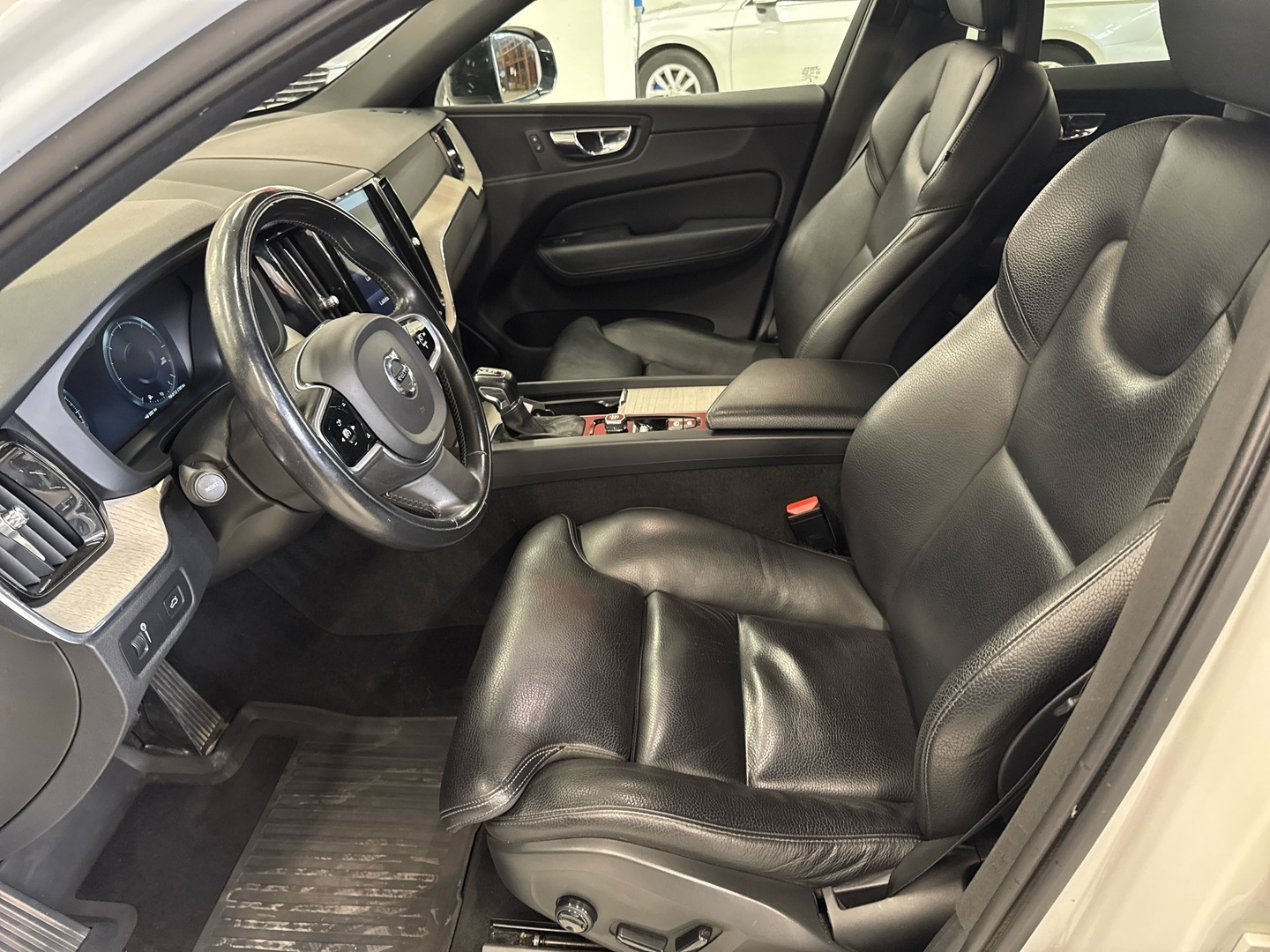 VOLVO XC60 2018
