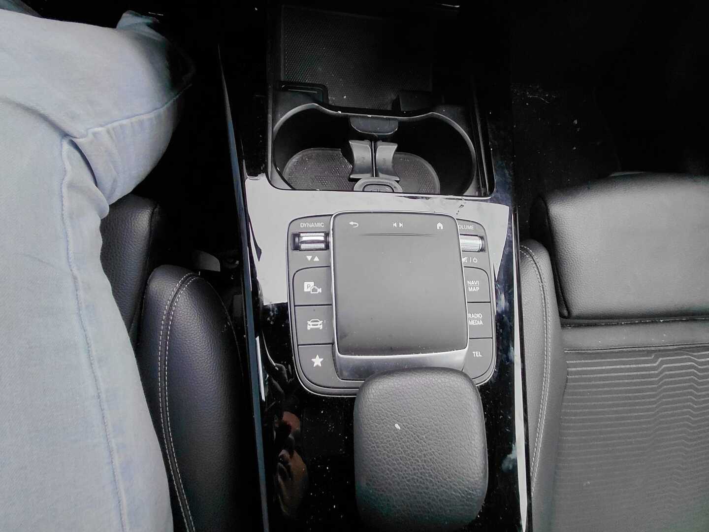 MERCEDES-BENZ A 2021