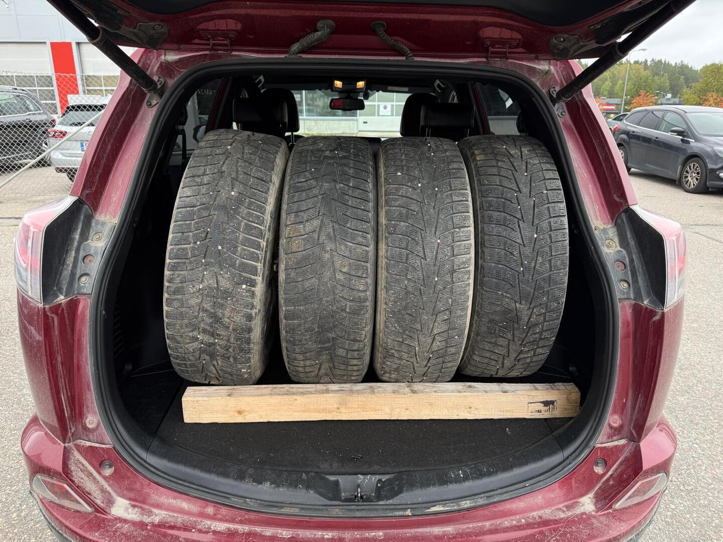TOYOTA RAV4 2018